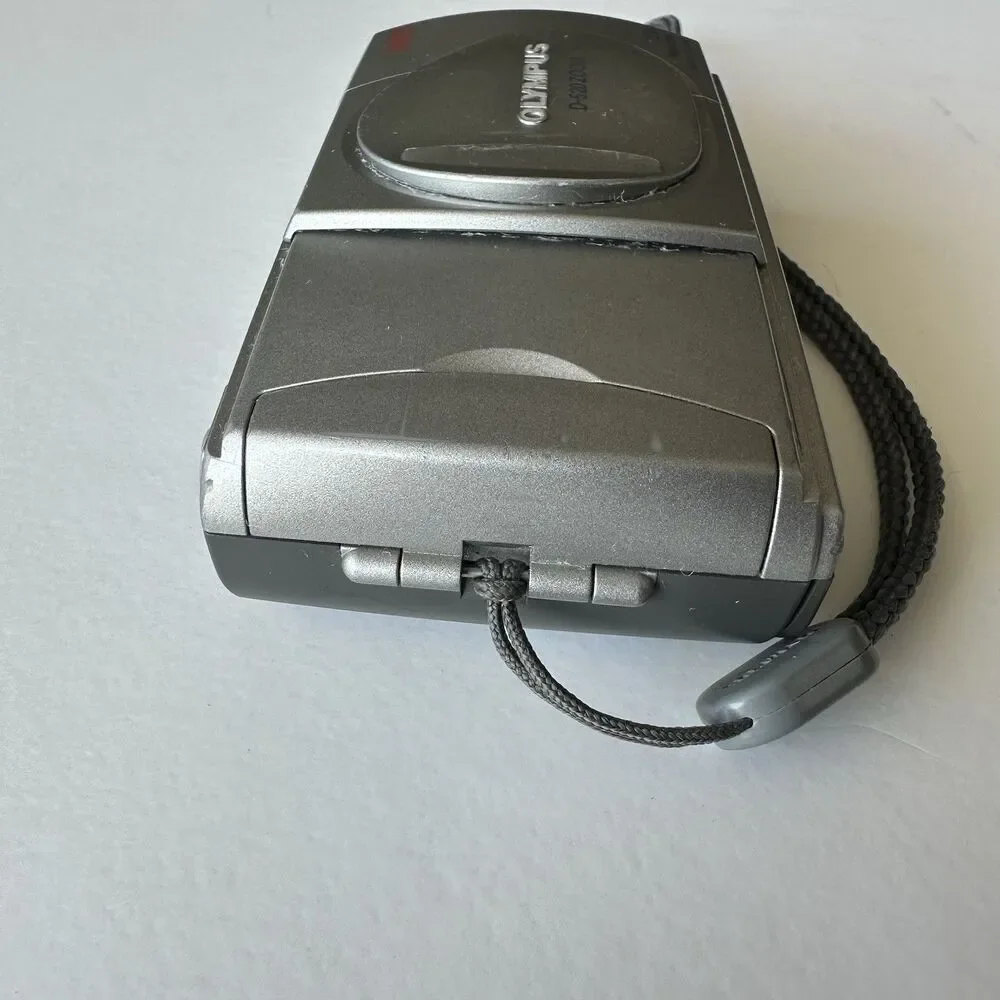 Olympus Camedia D-520 Zoom Digital Camera 2.0 MP Tested Works No Cords/MediaCard